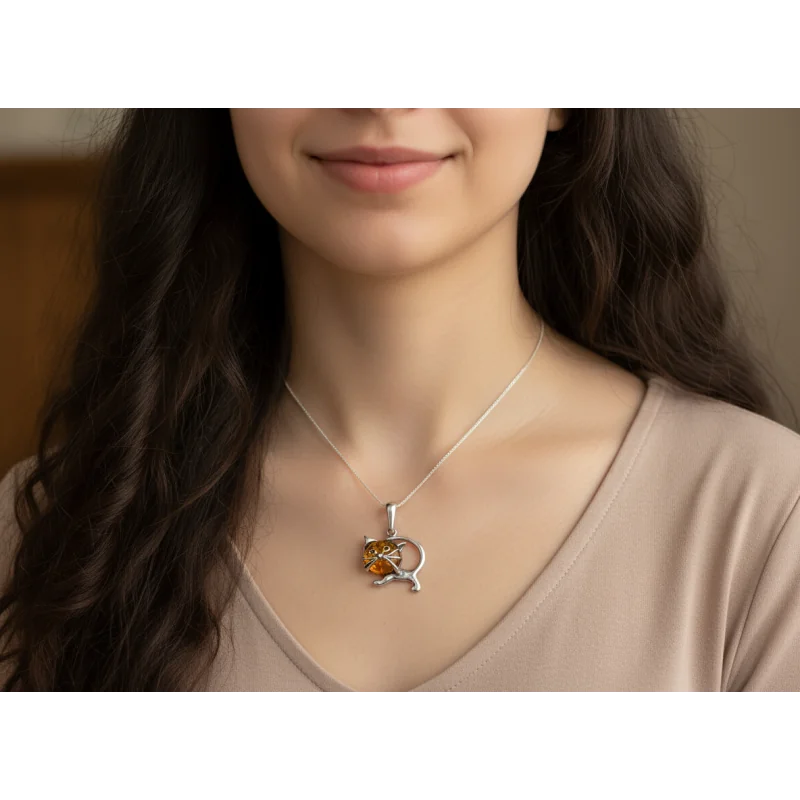 Srebrna Zawieszka z Bursztynem – Nowoczesna Fala