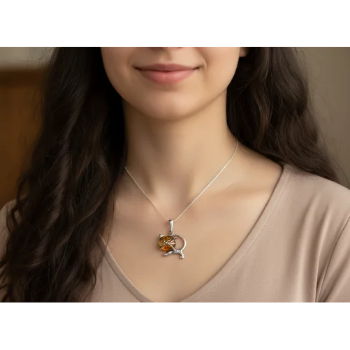 Srebrna Zawieszka z Bursztynem – Nowoczesna Fala