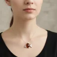 Srebrna Zawieszka Rybka z Wiśniowym Bursztynem Srebrna Zawieszka Rybka z Wiśniowym Bursztynem
