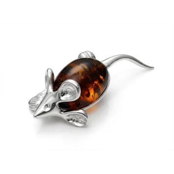 Srebrna broszka w kształcie myszki z dużym bursztynem koniakowym - widok z góry