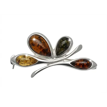 Srebrna broszka w kształcie motyla z bursztynem koniakowym, zielonym i miodowym - zbliżenie na białym tle.