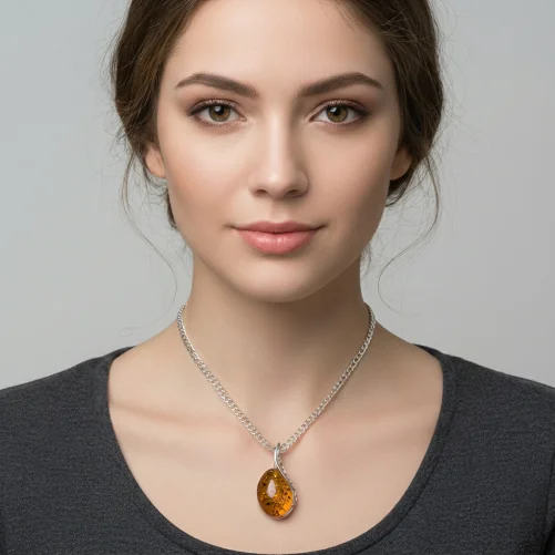 zawieszka srebrna z bursztynem – elegancja zaklęta w kropli światła