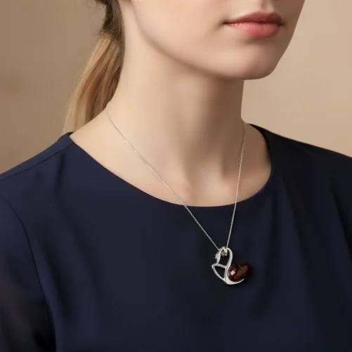 Srebrna Zawieszka Łabędź z Wiśniowym Bursztynem – Symbol Wierności